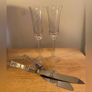 4 piece Wilton toasting & serving ensemble. Used once